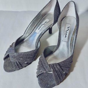 Sparkly silver evening shoes with open toe and